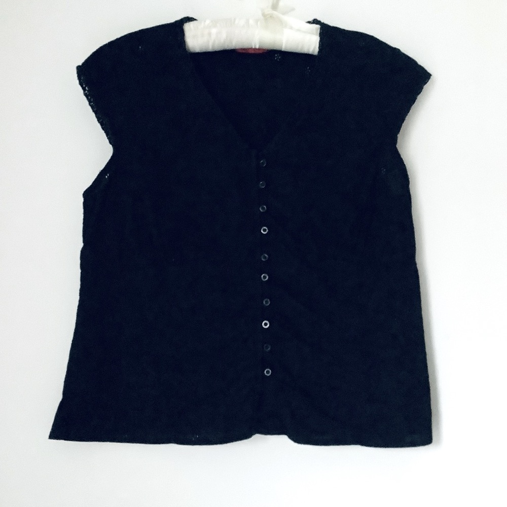 Gloria Vanderbilt black eyelet top